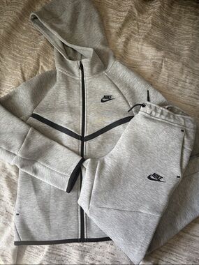 Grey nike tech